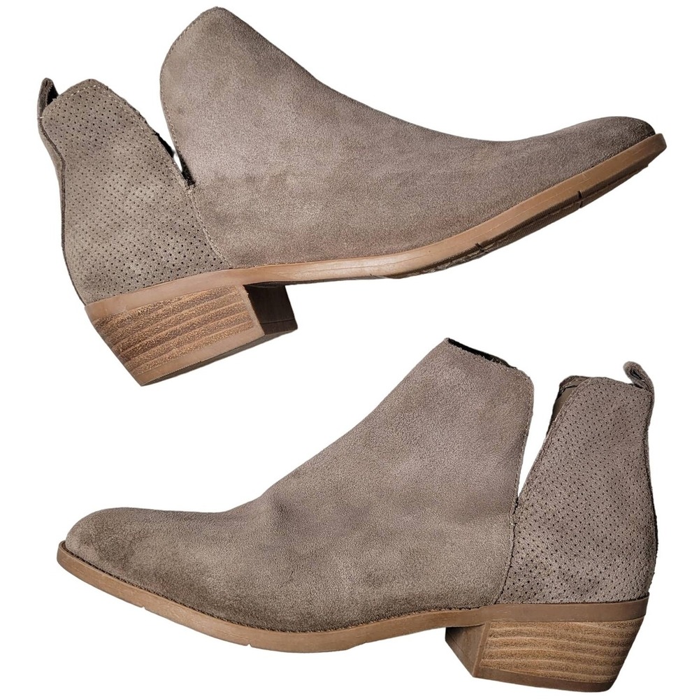 Steve Madden Suede Ankle Booties Taupe V Cut Out Perforated Heel Shoes 9 NEW